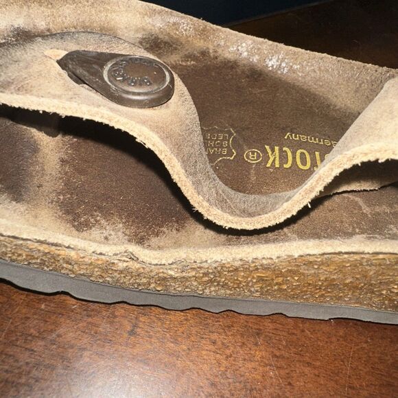 Women’s Birkenstock Thong Gizeh Sandal Tan Suede Size 40 Womens 9 Mens 7 - Picture 11 of 12